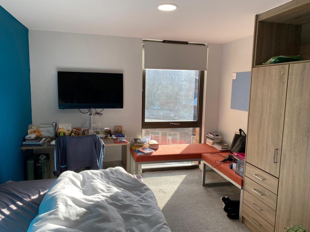 Lot: 169 - STUDIO APARTMENT OFFERING PRIME INVESTMENT OPPORTUNITY - Bedroom come living space